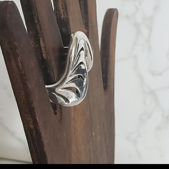 STERLING SILVER Free-form Cutout Wave Ring - Picture 4 of 8